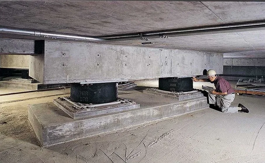 Diseño de Aislación Sísmica de Base en Melipilla: Ingeniería Antisísmica para Suelos del Valle Central